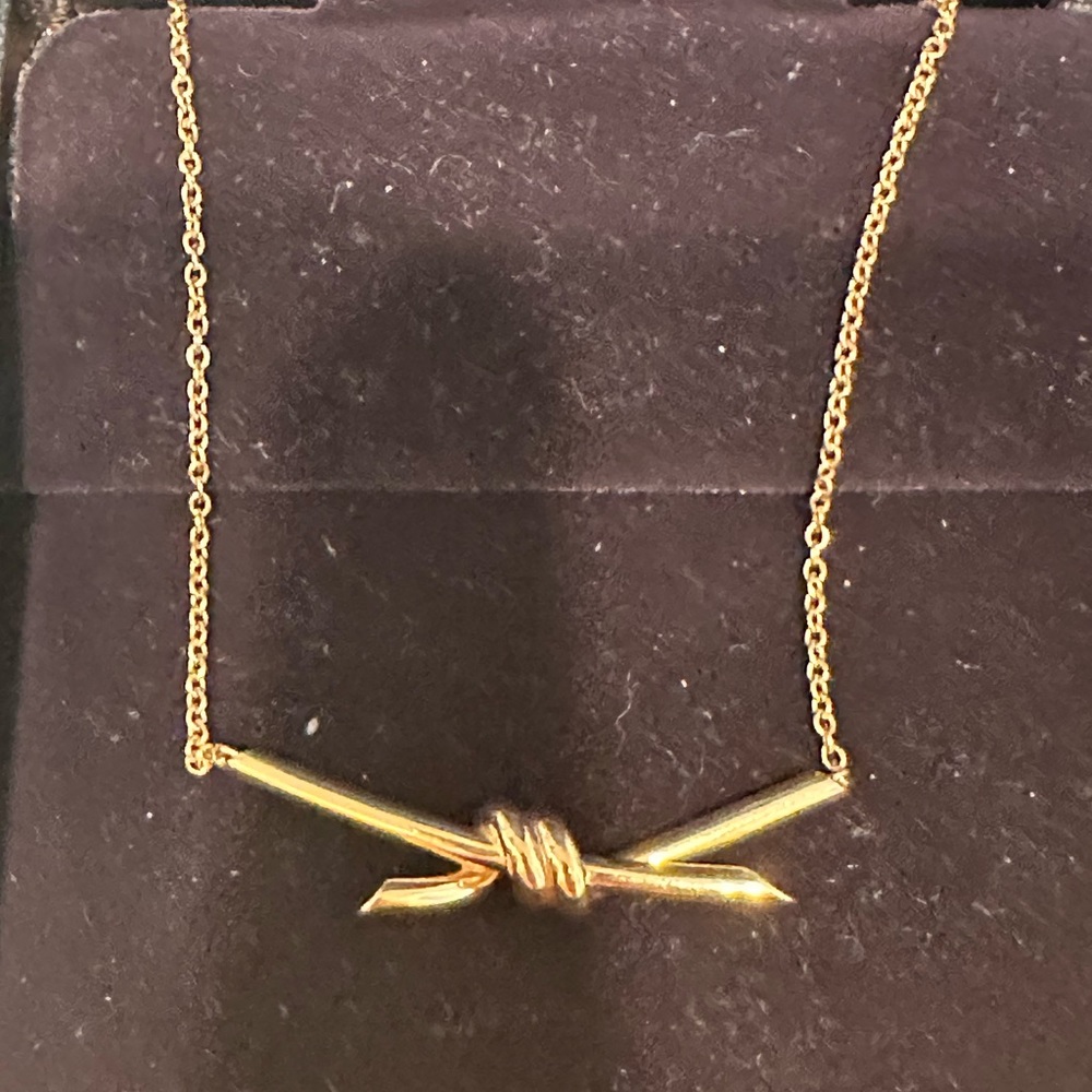 Genuine Tiffany knot necklace in gold